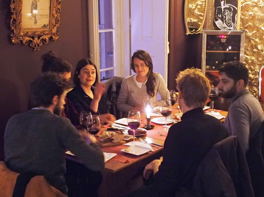 Lisbon: Evening Local Food Crawl with Drink Pairings - Who should book this experience?