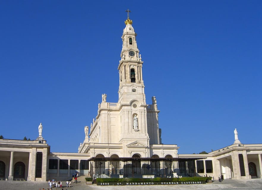 Lisbon: Fátima & Holy Eucaristy Miracle Relic, Spiritual Day - The drive from Santarém to Fátima