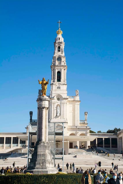 Lisbon: Fátima & Holy Eucaristy Miracle Relic, Spiritual Day - Porta do Sol Garden and Santarém’s wide views