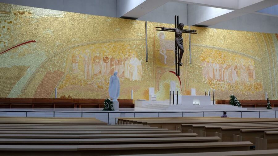 Lisbon: Fátima & The Shepherd Children Home Self-Guided Tour - The Basilica and the tombs of the seers