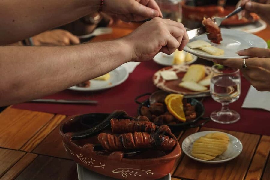 Lisbon: Food Crawl Walking Tour with Local Tastings - Portuguese flavors in eight small tastings