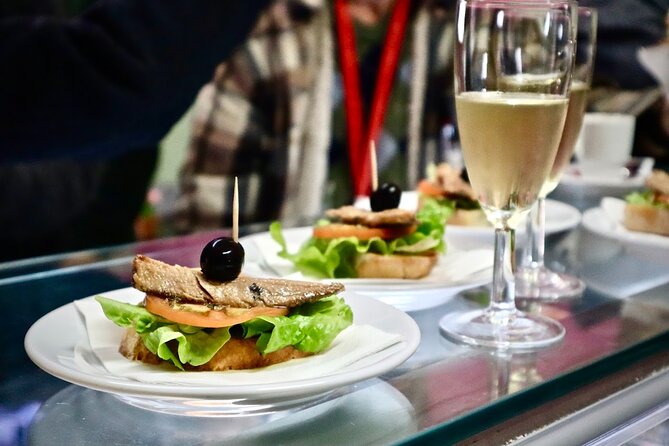 Lisbon Food Tour with 10+ Tastings of Local Delicacies & Wines - São Jorge Castle and the old upper city