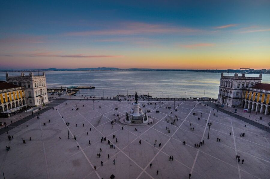 Lisbon: Full-Day City Tour with Cable Car Ride - A Pastel de Belém and a practical lunch break