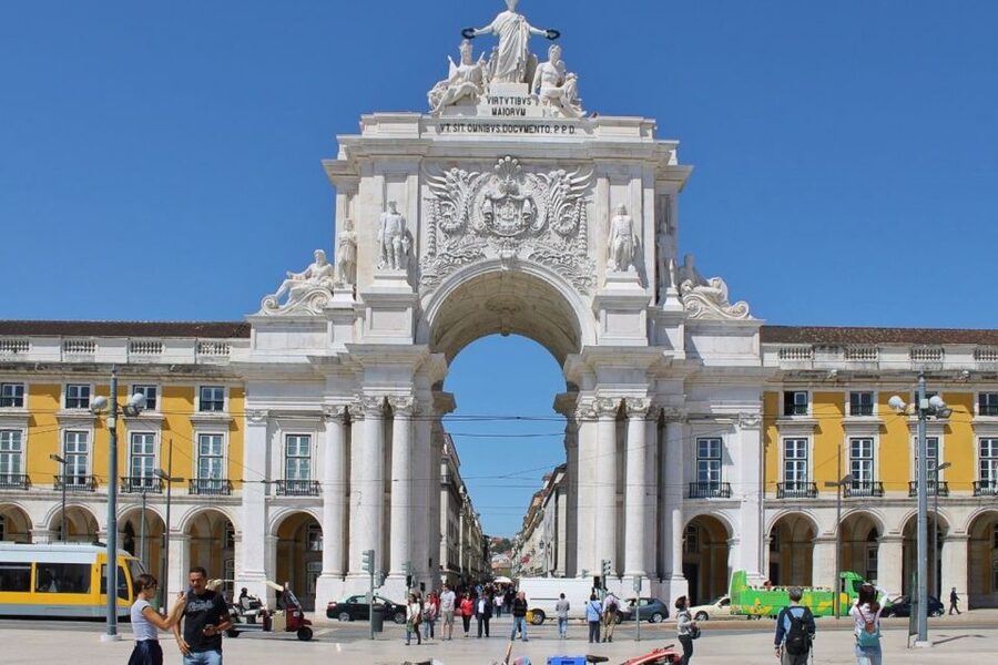 Lisbon: Full-Day Private Walking Sightseeing Tour - Practical limits and comfort
