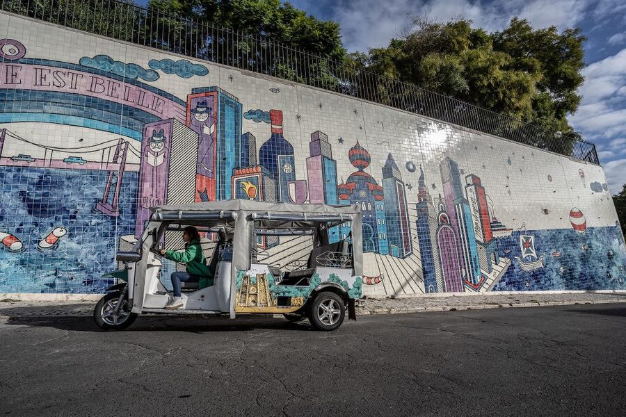 Lisbon: Guided Tuk-Tuk Tour Along the Historic Tram Line 28 - Why use a tuk-tuk instead of Tram 28?