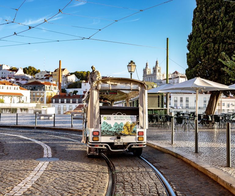 Lisbon: Guided Tuk-Tuk Tour Along the Historic Tram Line 28 - Carmo Square and São Pedro de Alcântara