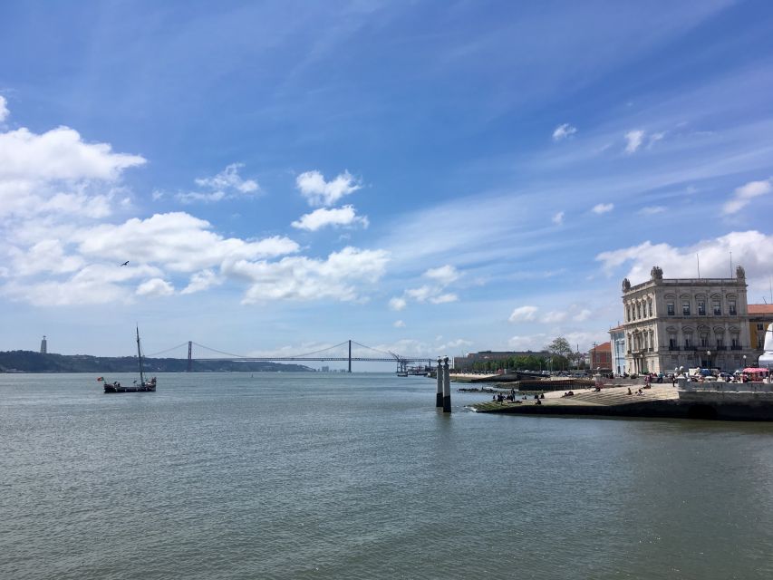 Lisbon: Hills, Alfama, and Mouraria Tour by Electric Bike - Commerce Square and the climb toward Alfama