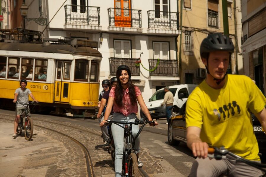 Lisbon: Hills, Alfama, and Mouraria Tour by Electric Bike - Guides make the difference