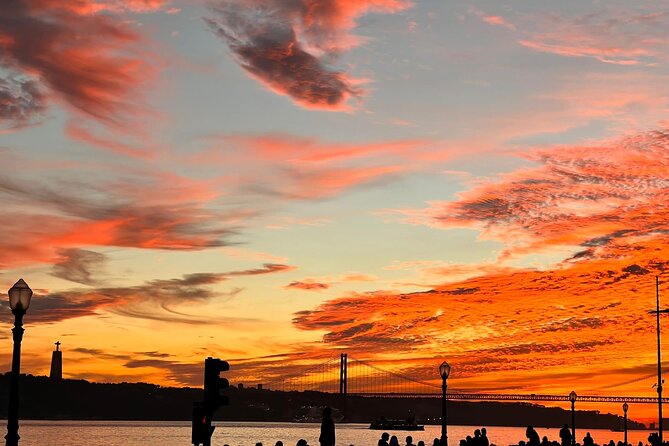 Lisbon: Historic City Tour by Tuk-Tuk - What the short stops really mean
