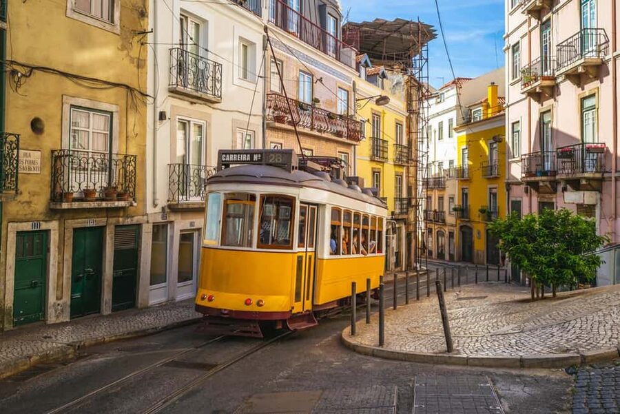 Lisbon: Historic City Tour by Tuk-Tuk - Comfort, sound, and group arrangements