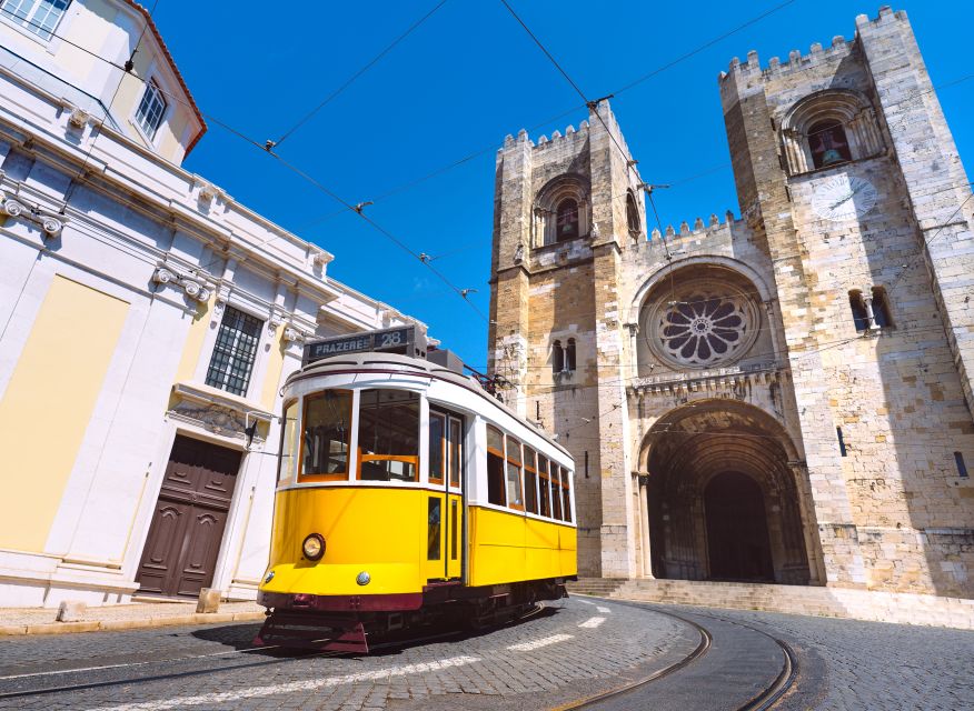Lisbon: Historical Tour on a Tukxi - Graça and the city views from above