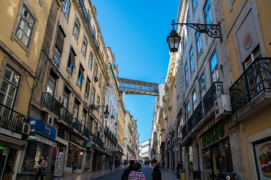 Lisbon: Historical Tour on a Tukxi - What the private guide adds