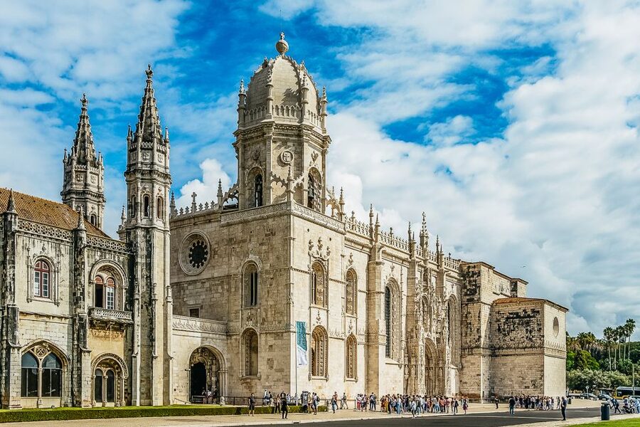 Lisbon: Jerónimos Monastery Entrance Ticket - Entering the two-story Manueline cloister