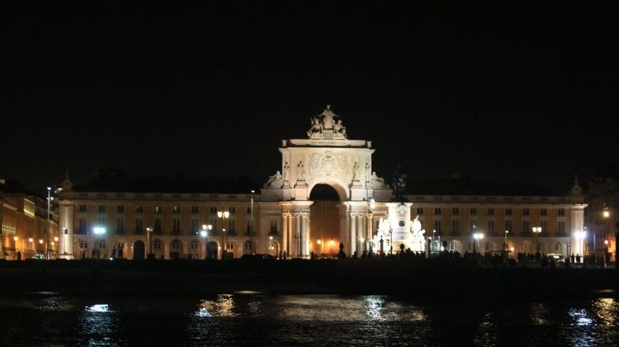 Lisbon: Luxury Sailboat Cruise at Night - Bairro Alto, the castle quarter, and Alfama