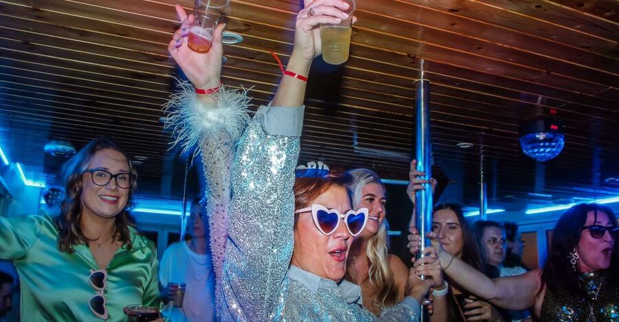 Lisbon: New Year's Eve with Live Dj Fireworks and Open Bar - Praça do Comércio before midnight