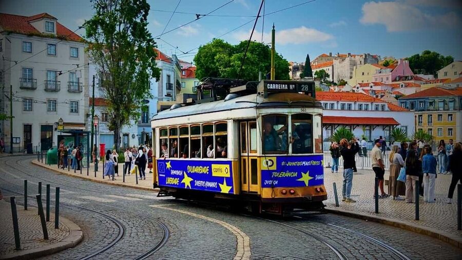 Lisbon: Old Town Tuk-Tuk Tour - From Restauradores to Rossio: A Quick Orientation