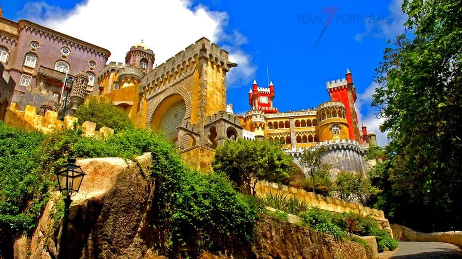 Lisbon: Pena Palace, Moorish Castle, Qta. Regaleira & Sintra - The guide makes the difference