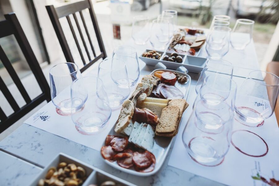 Lisbon: Portuguese Wine and Cheese Tasting with Lunch - Key points at a glance