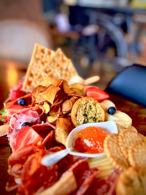 Lisbon: Premium Wine and Tapas Tasting Session - Five pours, not five token sips
