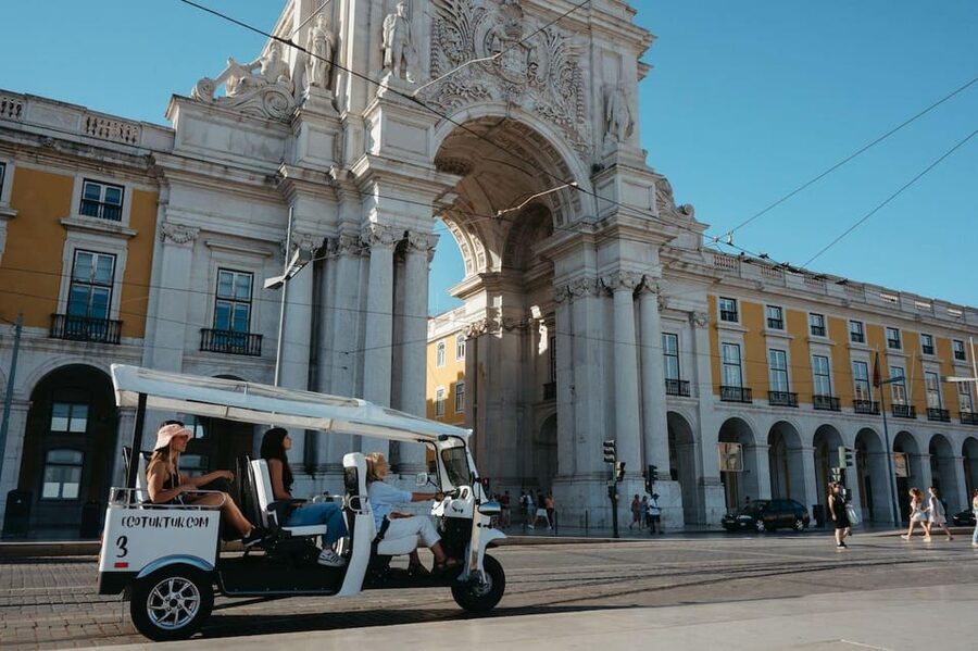 Lisbon: Private Christmas Lights Tour by Eco Tuk Tuk - Winter comfort: blankets, covers, and open air