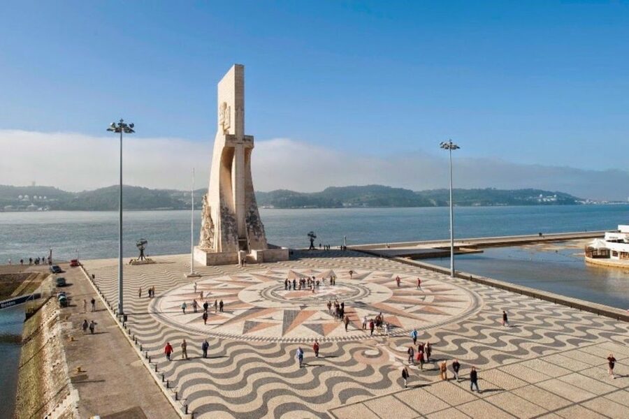 Lisbon: Private Christmas Lights Tour by Eco Tuk Tuk - How much can one hour really cover?
