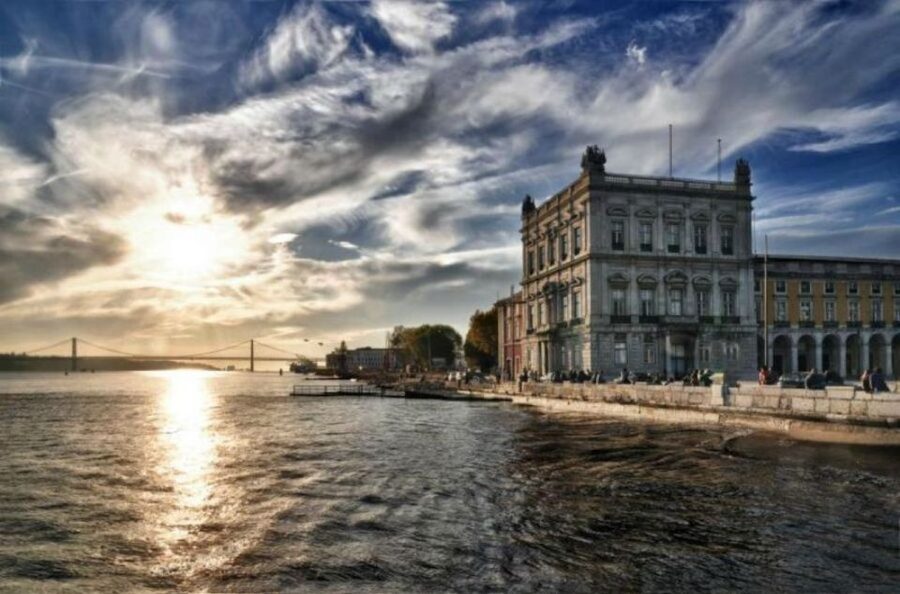Lisbon: Private City Tour by Eco Tuk Tuk - Alfama and the first big viewpoints