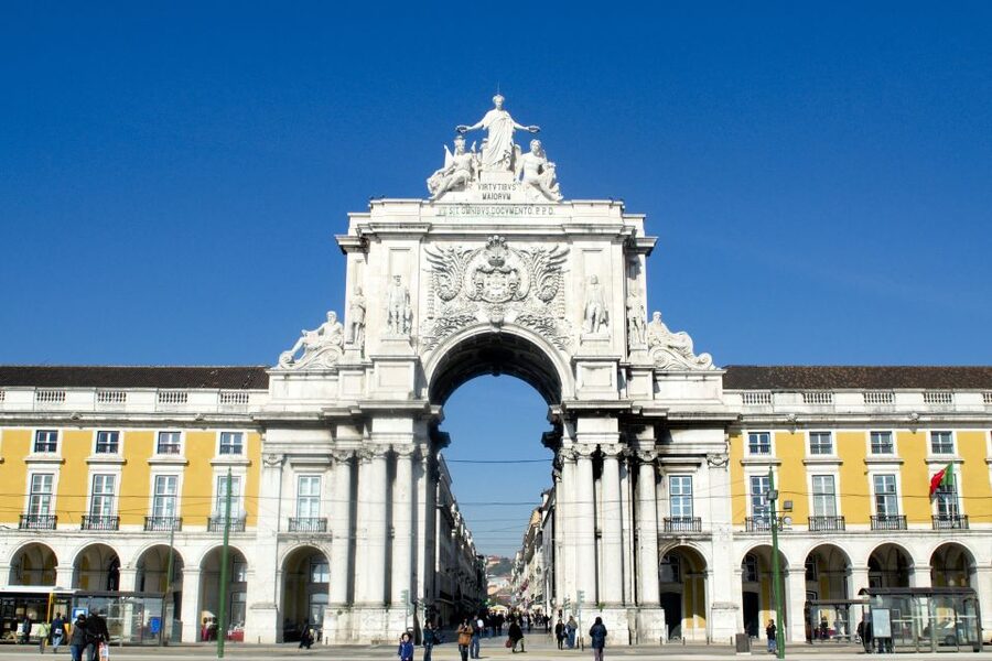 Lisbon: Private Half-Day Tour with Hotel Pickup - Crossing the 25 de Abril Bridge to King Christ