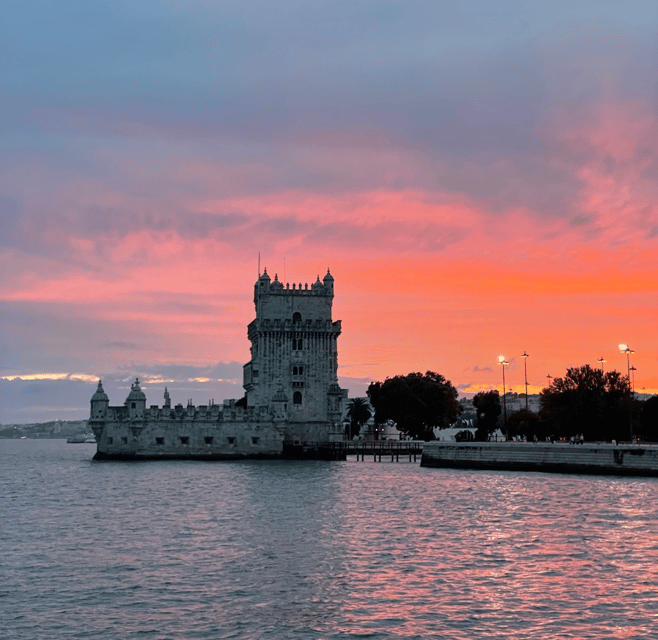 Lisbon: Private Luxury Catamaran Tour with Welcome Drink - Catering choices and what the price really covers