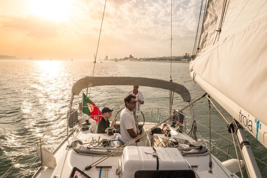 Lisbon: Private Sunset Cruise on the Tagus River with Drink - Best timing, clothing, and arrival advice