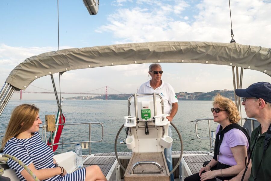 Lisbon: Private Sunset Cruise on the Tagus River with Drink - Praça do Comércio, Estrela Basilica, and São Jorge Castle