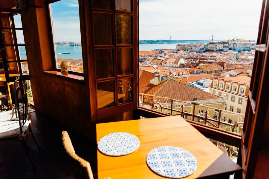 Lisbon: Private Tour with Locals – Highlights & Hidden Gems - Why the private format matters
