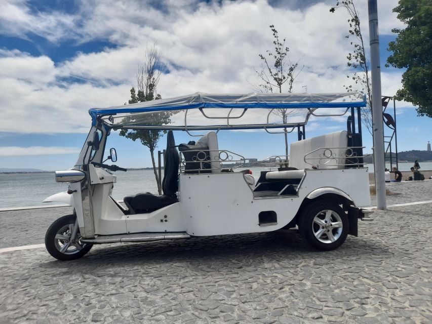 Lisbon: Private Tuk-Tuk Tour for 2 hours - Santa Luzia and Portas do Sol: two classic Alfama views