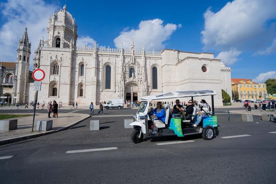 Lisbon: Private Tuk Tuk Tour with Optional Boat Cruise - What the guides add to the ride