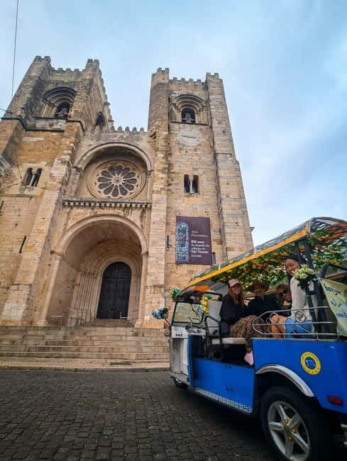 Lisbon: Private Tuk Tuk Tour with Polaroid Photos - Graça and Senhora do Monte