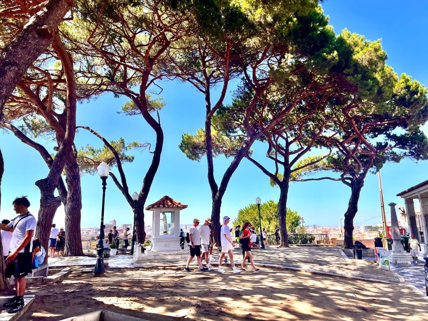 Lisbon: Private Tuk Tuk Tour with Polaroid Photos - Returning through Commerce Square