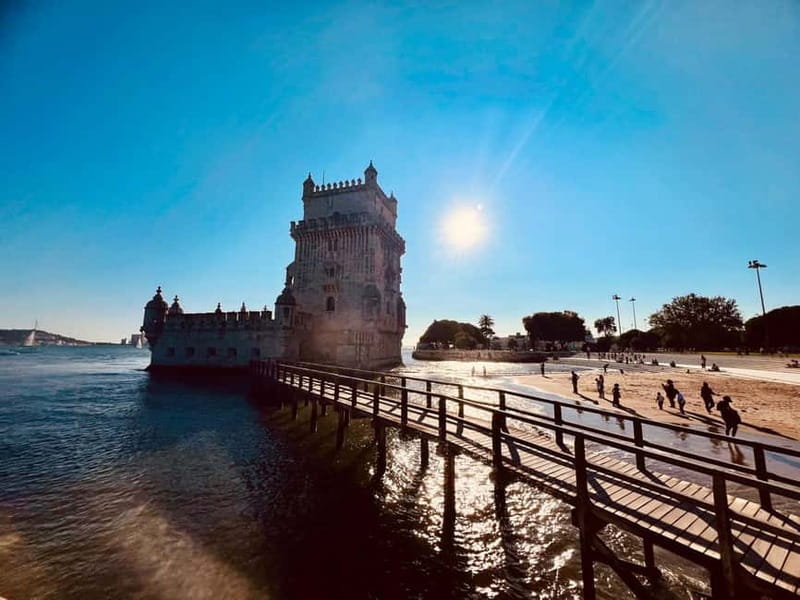 Lisbon: Private Tuk Tuk Tour with Polaroid Photos - Guides, safety, and the private format