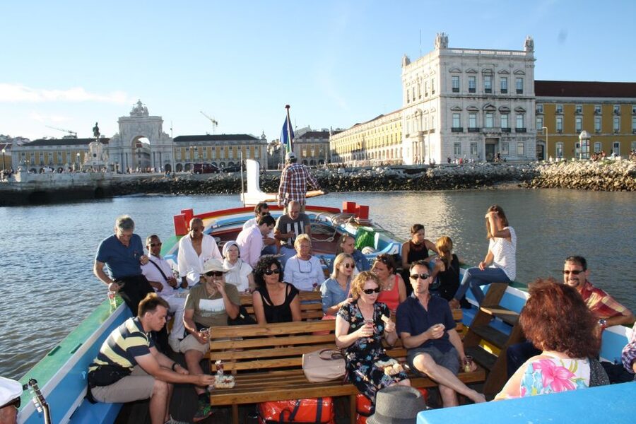 Lisbon: River Tagus Sightseeing Cruise in Traditional Vessel - Key points to know before boarding