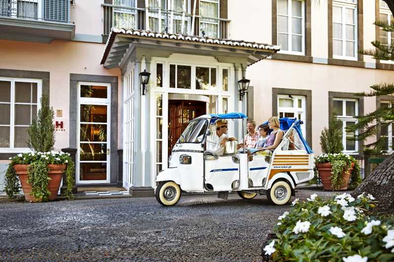Lisbon's historic old town in a tuk-tuk in German - Why a tuk-tuk works in Lisbon’s old quarters