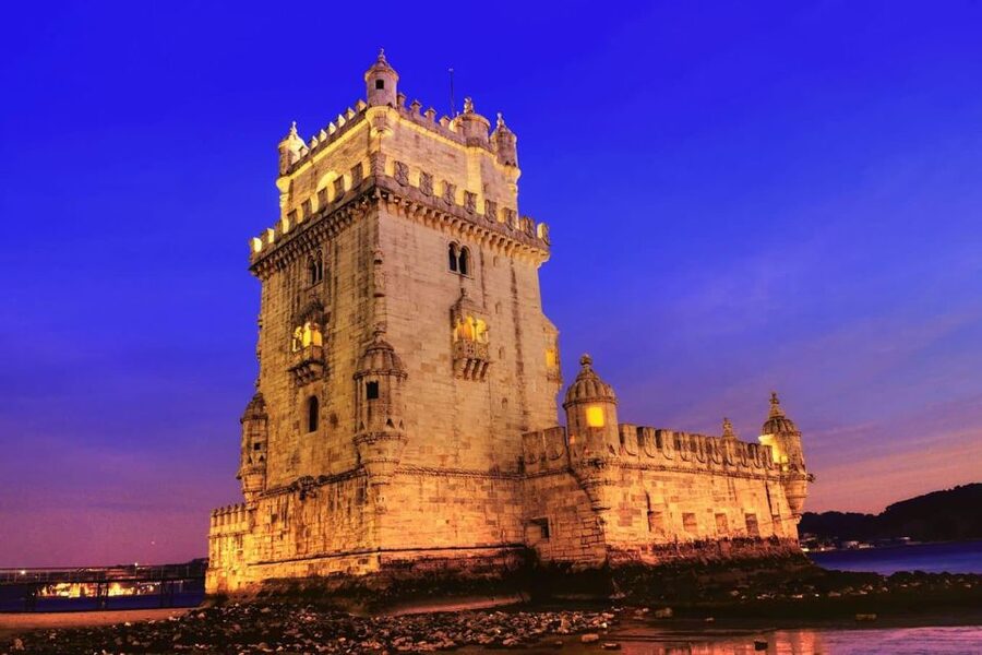 Lisbon: Sailboat Tour w/ Local Guide and Open Bar Green Wine - Alfama and Commerce Square from the Water