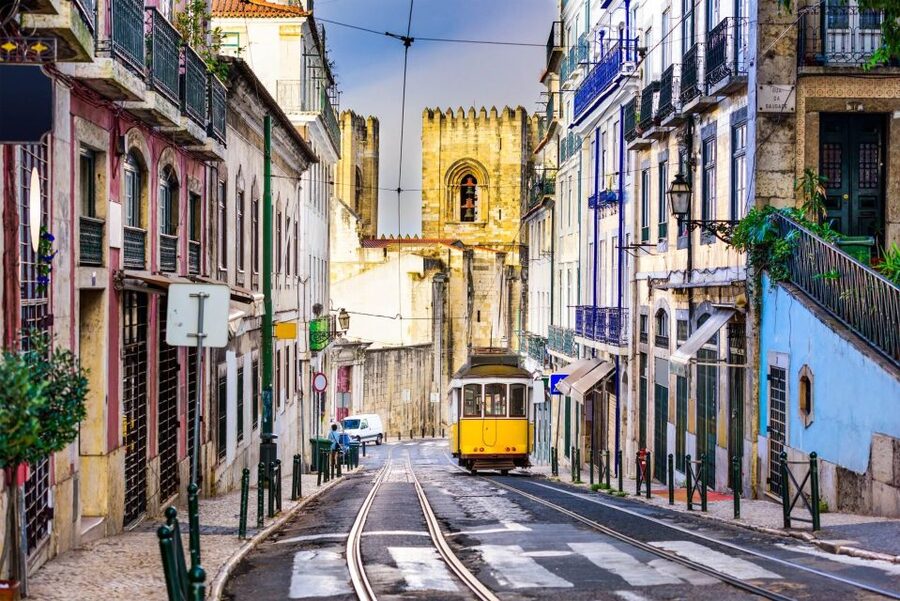 Lisbon: São Jorge Castle E-Ticket and Audio Guide - What the São Jorge Castle visit is really like