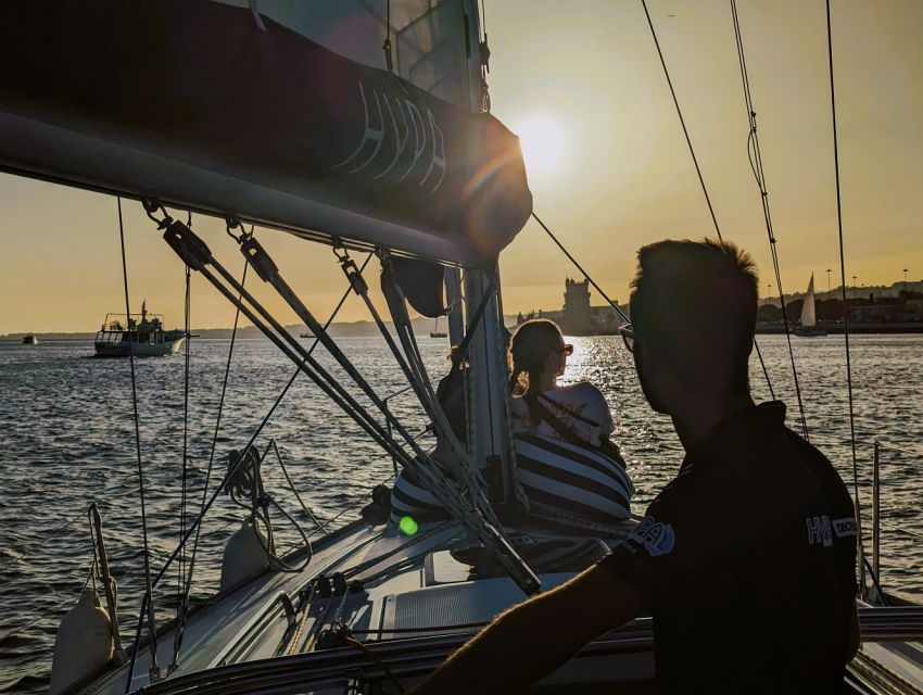 Lisbon: Scenic Day & Sunset Boat Tour with a Drink - From Praça do Comércio to Alfama’s hills