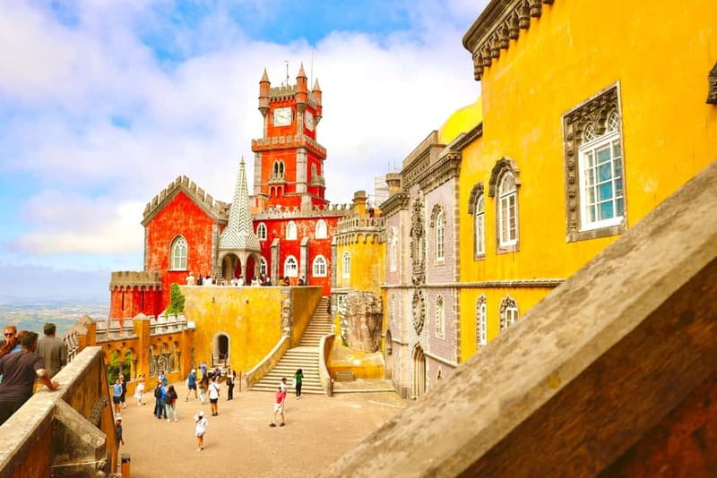 Lisbon: Sintra, Pena, Cascais & Cabo Day Tour with Tickets - Sintra town: lunch and a little breathing room