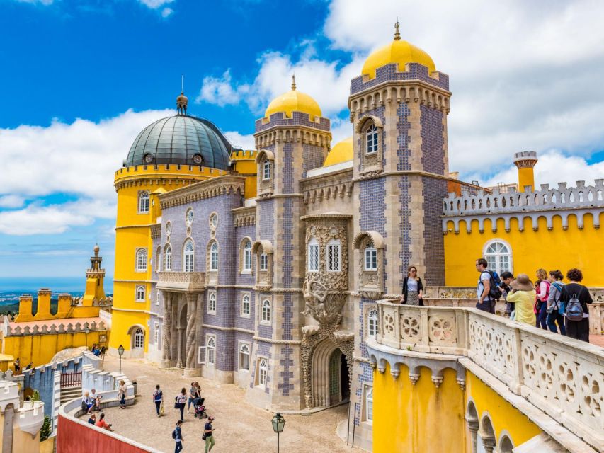 Lisbon: Sintra, Pena Palace, Cabo Roca Coast & Cascais Tour - Guides, vehicles, and the practical rhythm