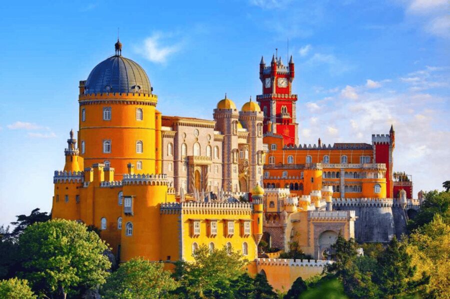 Lisbon: Sintra, Pena Palace & Cascais Guided Tour - The essential points at a glance