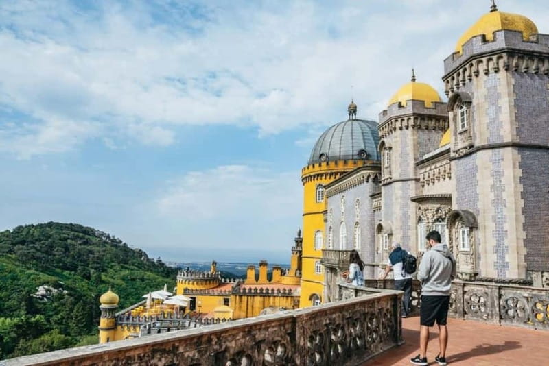 Lisbon: Sintra, Pena Palace, Moorish Castle & Regaleira Tour - Sintra Old Town: a short taste of local life