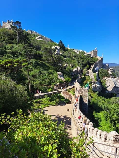 Lisbon: Sintra, Pena Palace, Moorish Castle & Regaleira Tour - The guides make the biggest difference