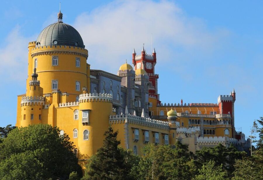 Lisbon: Sintra, Pena, Regaleira, Cabo Roca, Cascais Day Tour - The guide can shape the whole day