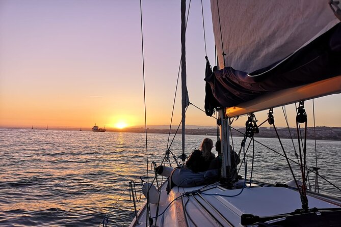 Lisbon Small Group 2h Sunset Sailing- Live Commentary & a Drink - Commentary, crew, and the feel on board