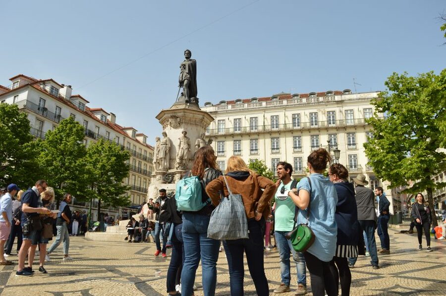 Lisbon: Starter Walking Tour to the highlights in German - Santa Justa Lift and the Carmo Convent ruins