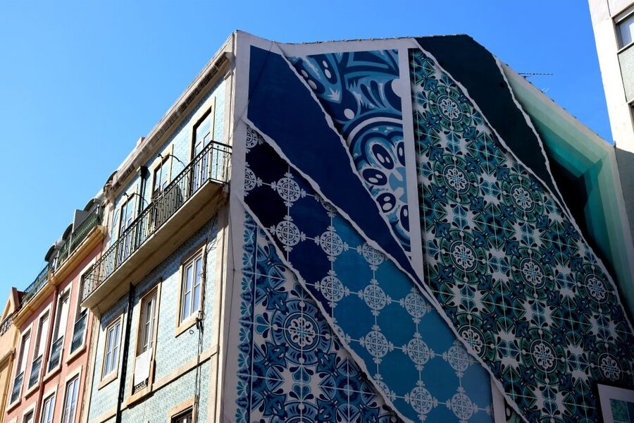 Lisbon: Street Art and Historical Walking Tour - Pace, hills, and the three-hour format